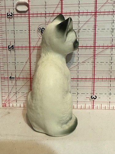 White Siamese Cat Sitting Figurine Ornament - Picture 4 of 6