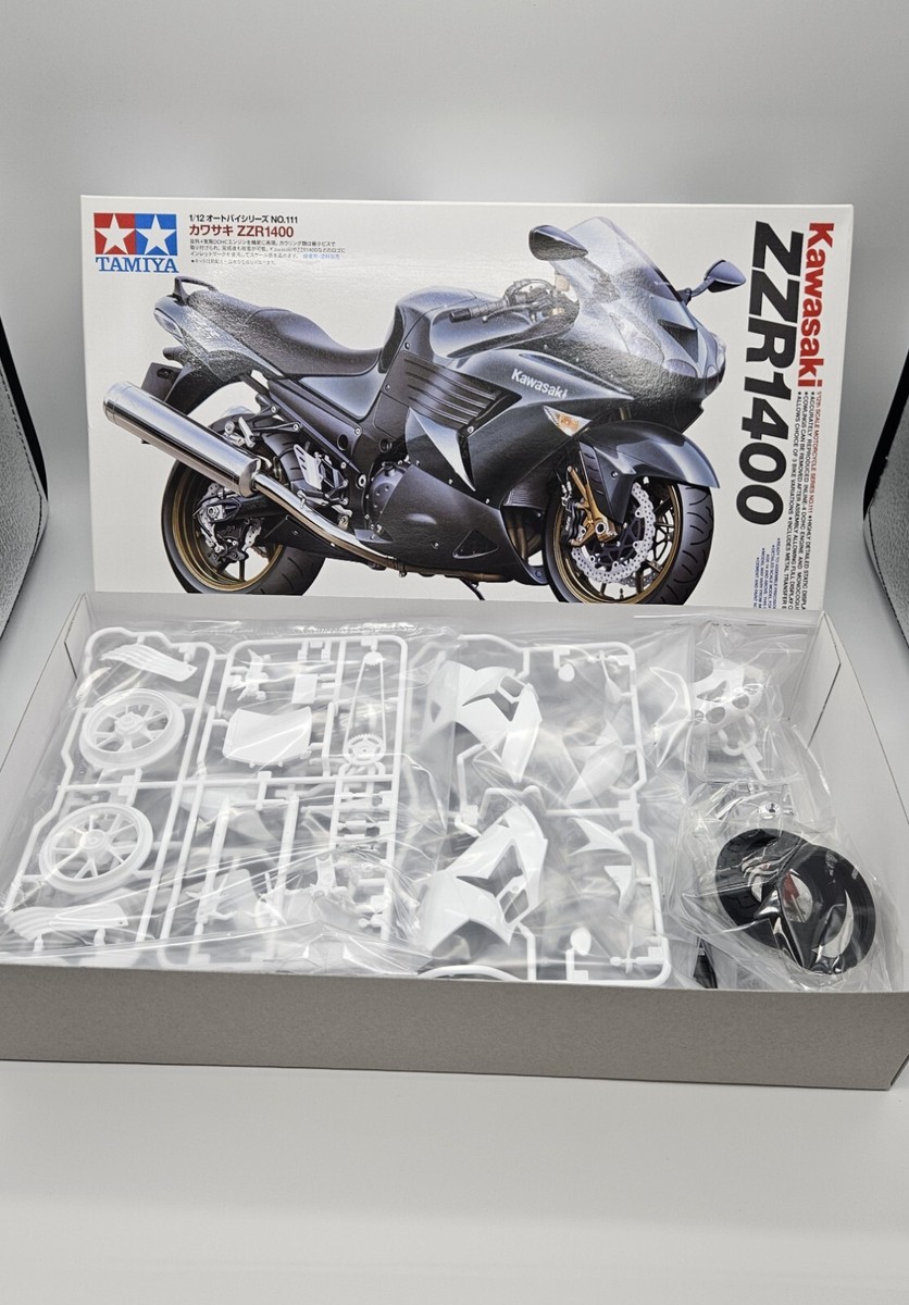 TAMIYA 1:12 scale Motorcycle Series No.111 KAWASAKI ZZR1400 EU