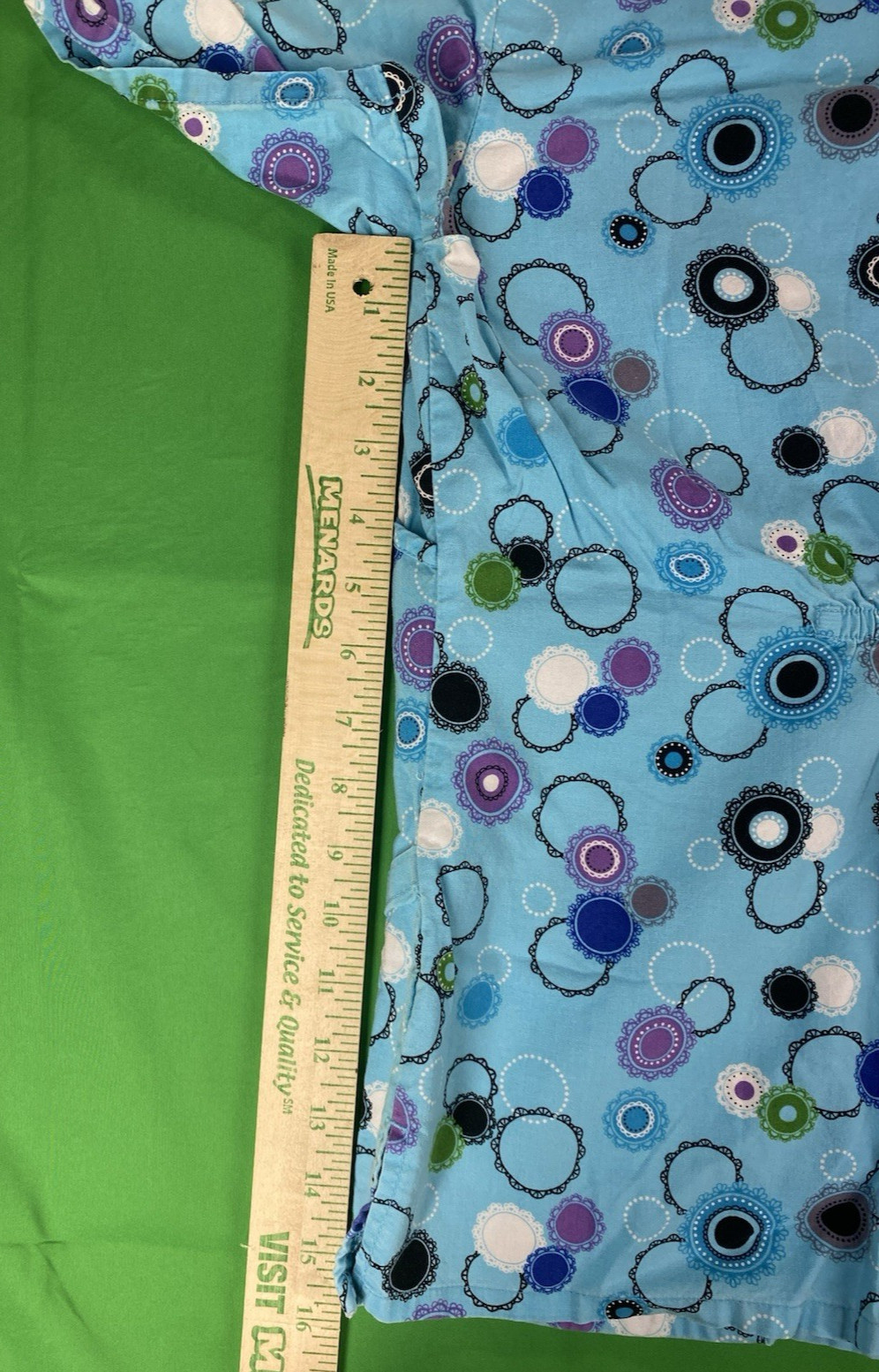 XS Multi-Colored Circles Pattern Scrub Shirt - image 7