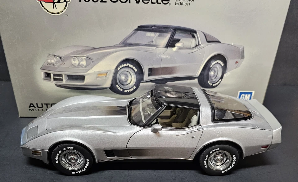 AUTO ART 1982 CHEVROLET CORVETTE 1/18 DIECAST Silver + Black Collector Edition - Image 2 of 4