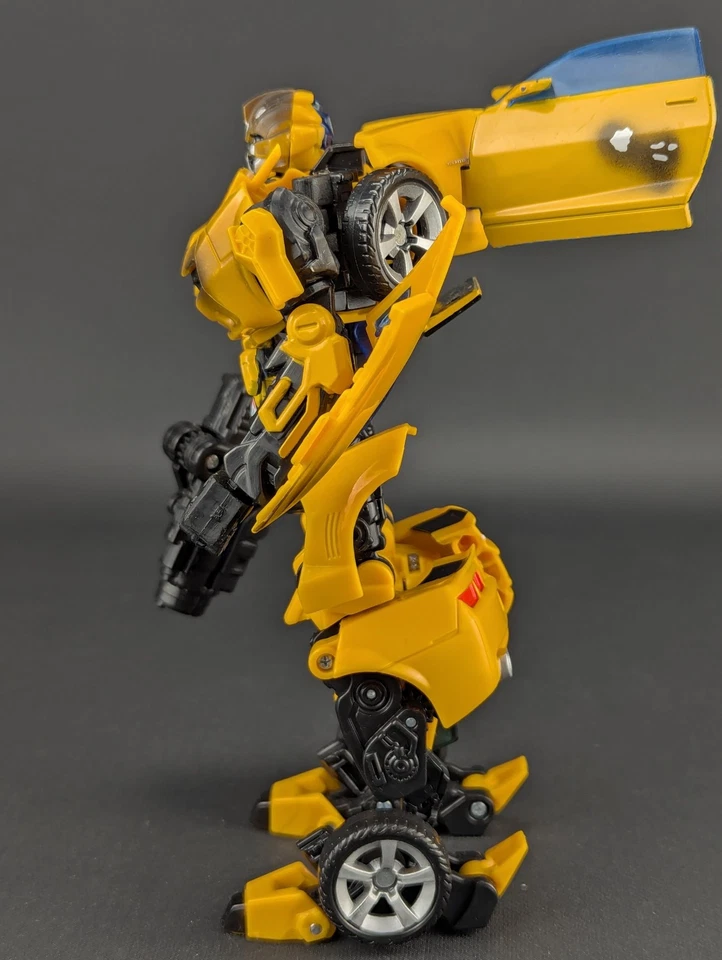 Transformers 2007 Movie Battle Damage Bumblebee complete Hasbro Evolution 2 Pack - Image 2 of 4