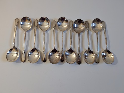 1847 Rogers Bros ADORAZIONE Set di posate 74 pezzi argenteria con custodia servizio per 11 - Foto 18 di 24