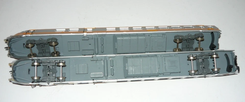 Jouef -lot motrice et fausse motrice Turbo - train épave    ech ho  - Photo 4/4