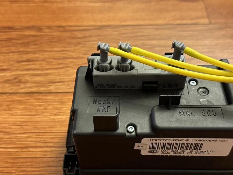 OEM 97-04 Mercedes-Benz SLK230 SLK320 SLK32 AMG Central Door Locking Vacuum Pump - Image 2 of 4