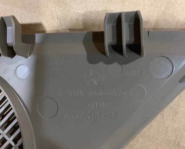 REJILLA DE ALTAVOZ RAM DODGE 2500 1500 2009-2014 1NL95DK2AA - NUEVO OEM Foto 2 de 4