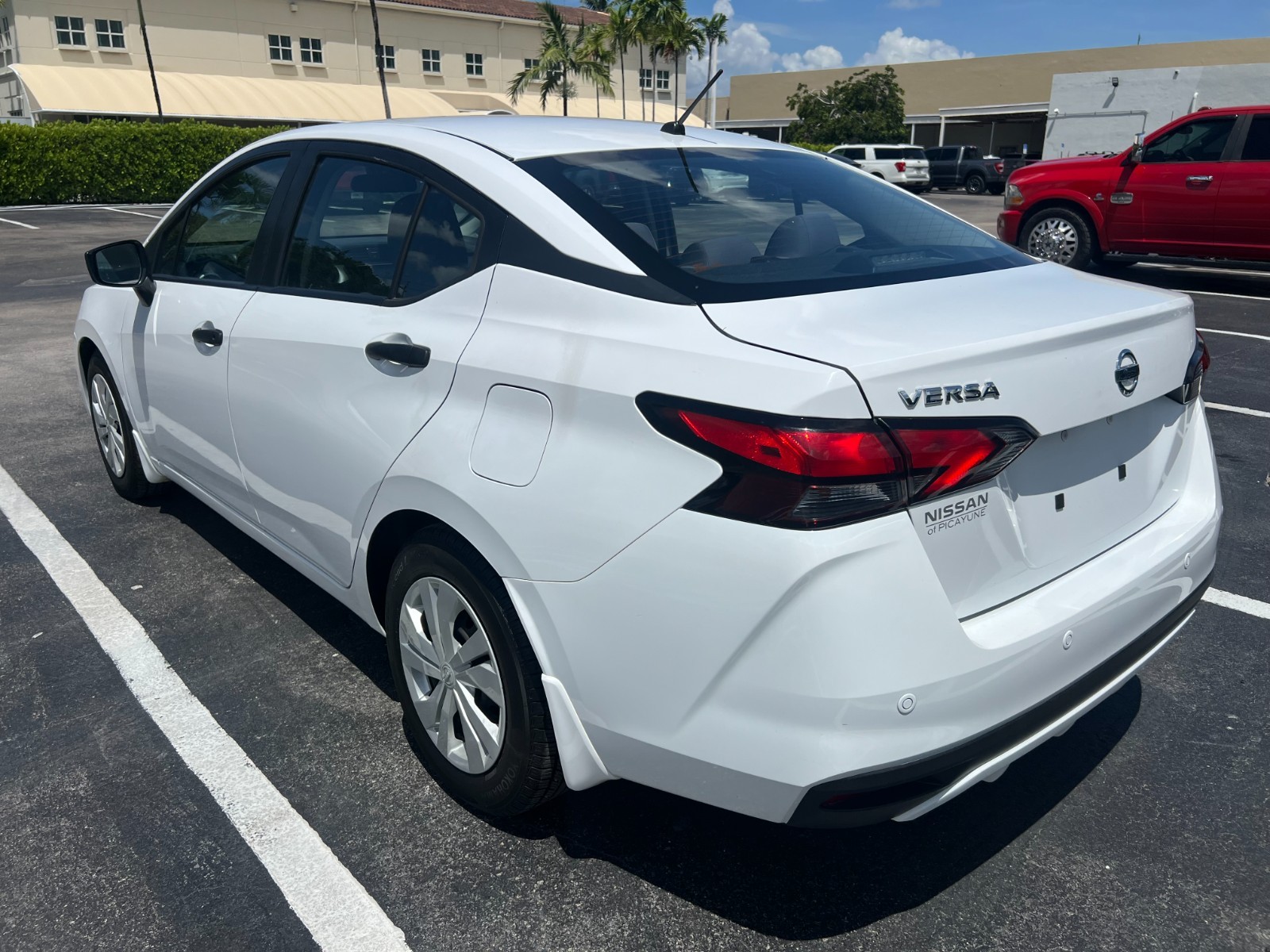 Nissan Versa - Image 13
