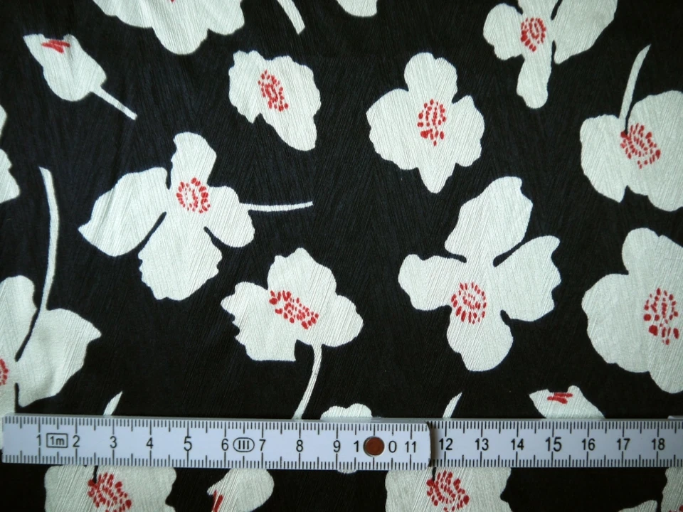 Kimono Seide Mitternachtsblau mit Blüten Meterware - Bild 3 von 3