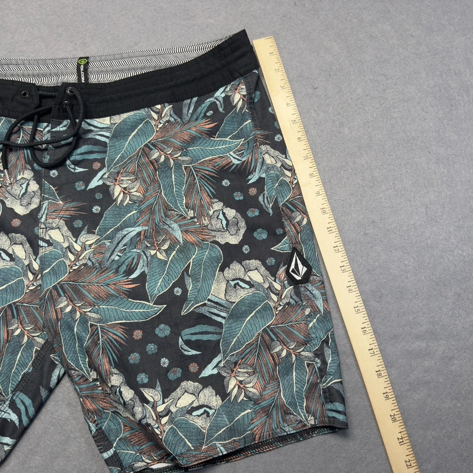 Pantalones Cortos Volcum Adulto 38 Verde Negro Floral Board Shorts Surf Patinaje Playa Hombres Foto 3 de 4