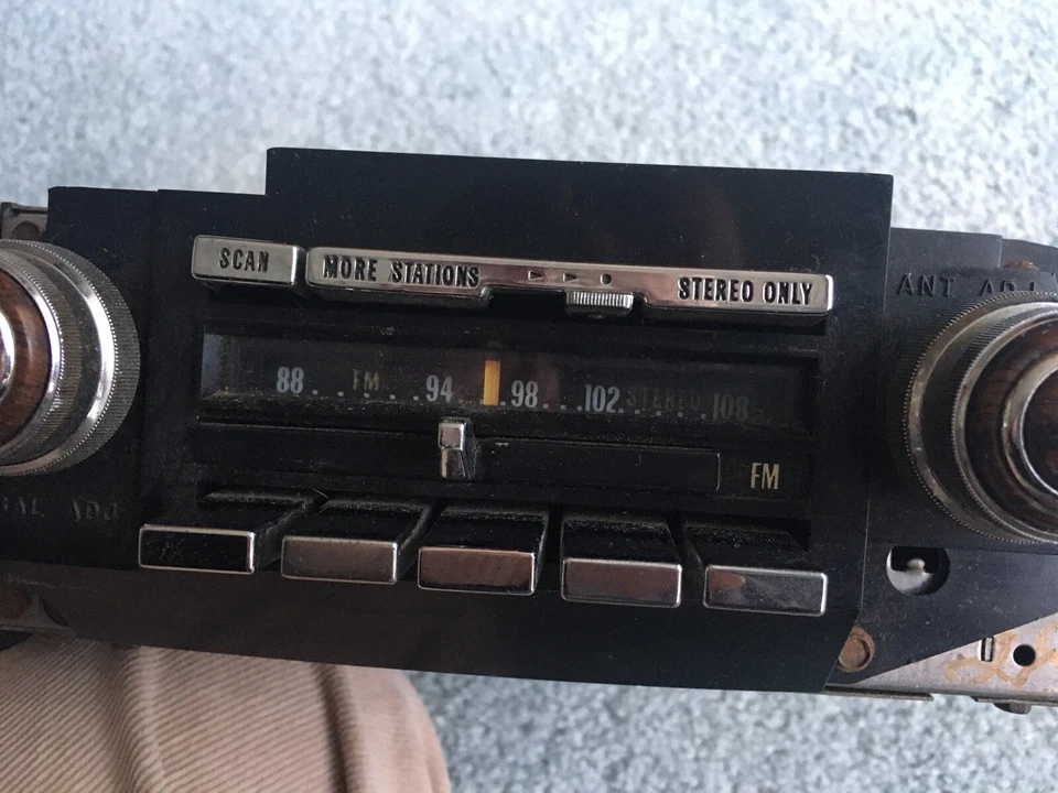 Cadillac DeVille Fleetwood 1978 AM-FM señal búsqueda radio estéreo parte 16000666 Foto 2 de 4