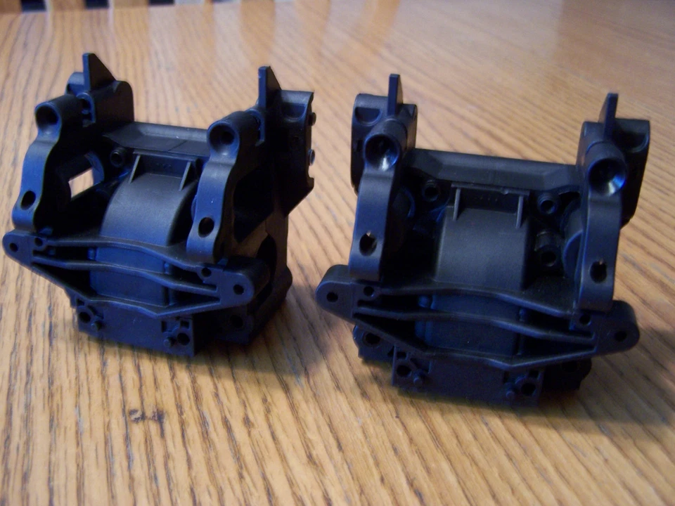 HPI Savage X 4.6 GT-6 Front Rear Composite Bulkhead Differential Case Gear Box - Image 3 of 3
