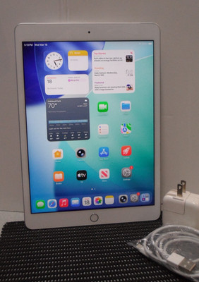 Apple iPad (8th Gen) - 32GB (Wi-Fi+Cellular UNLOCKED ) 10.2''  Silver iOS 26
