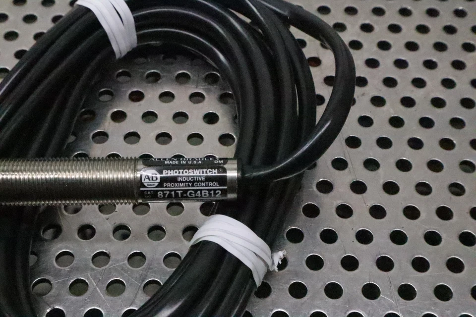 Allen Bradley 871T-G4B12 Inductive Proximity Sensor 4mm 20-132VAC 45-65Hz New - Image 4 of 4