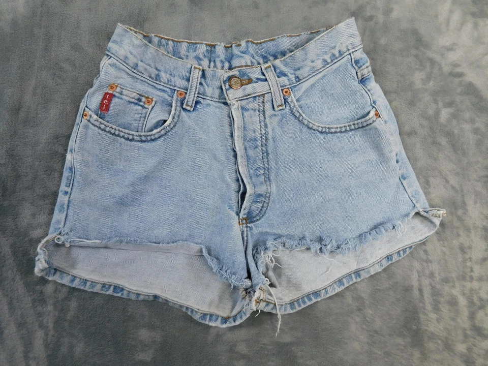 Pantalones cortos de mezclilla LEI para mujer 5 lavado ligero tiro alto botón mosca corte desgastado Foto 2 de 4