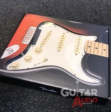 Genuine FENDER Pre-Wired VINTAGE NOISELESS Loaded 11-Hole Parchment Pickguard