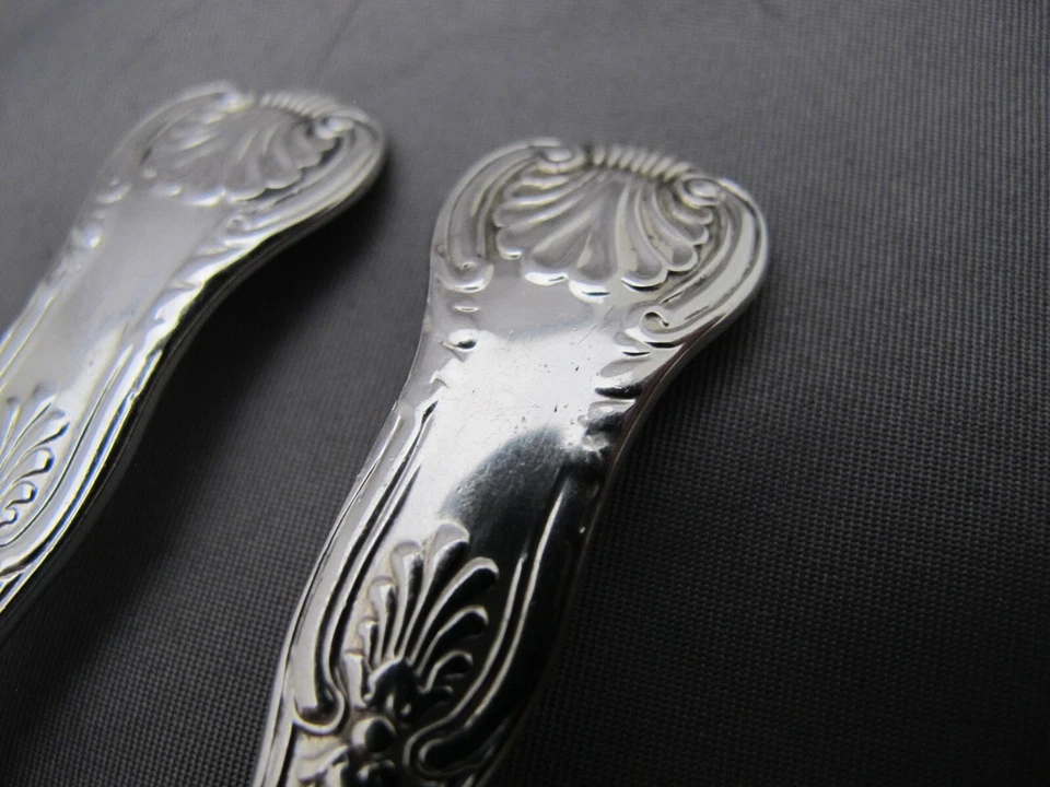 PAR de CUCHARAS DE SAL VICTORIANAS inglesas patrón REYES ESTERLINA-?H, Londres 1857-58 Foto 4 de 4