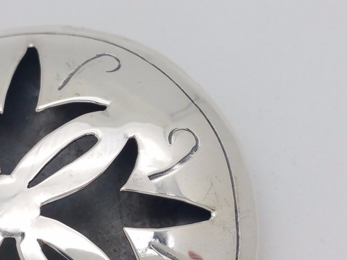 Signed Mexico Sterling Silver Stencil Bulging Round Circle Floral Pin Brooch - Picture 4 of 12