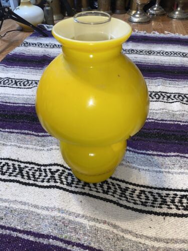 Vintage Antique 1800s/1900s Yellow Glass Oil Lamp Working - Picture 1 of 6