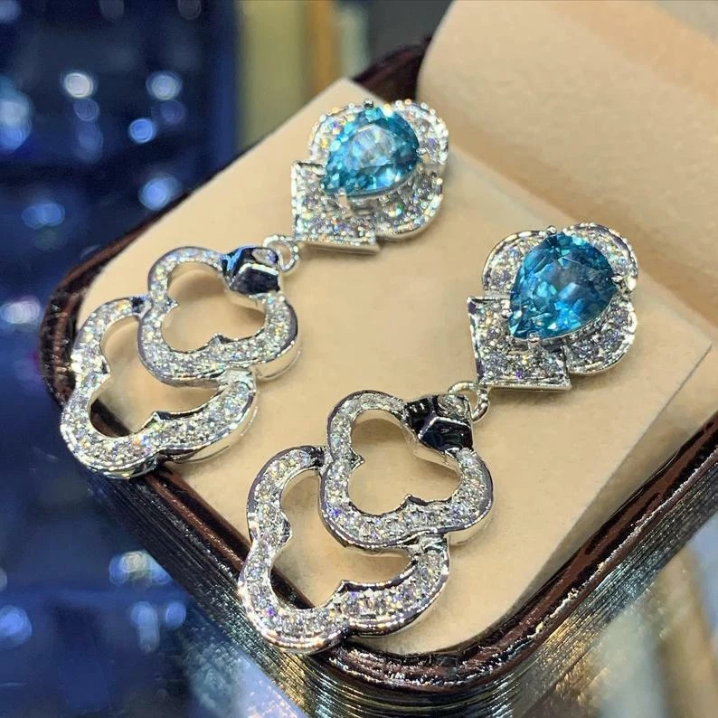 Pendientes de araña de circonita cúbica blanca brillante y aguamarina color aguamarina transparente color aguamarina transparente Foto 4 de 4