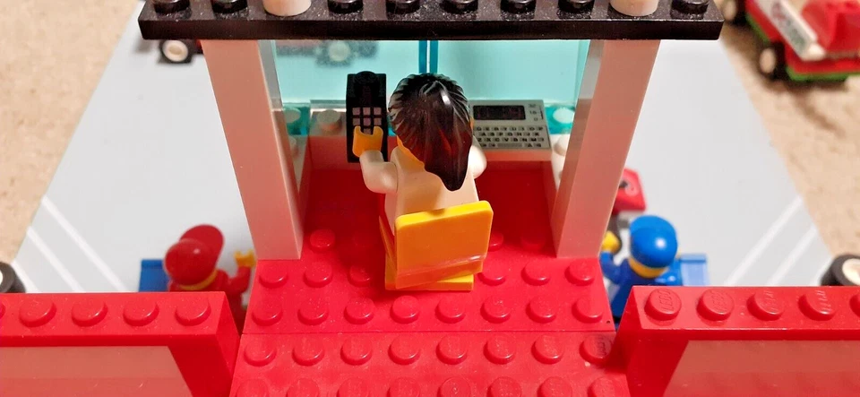 LEGO VINTAGE SET 6337 FAST TRACK FINISH UNBOXED WITHOUT INSTRUCTIONS - Image 4 of 4