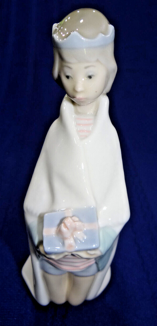 Lladro Girl Kneeling Crown Gift Rare Nativity Figurine B16D MINT