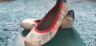 Damenschuhe Mod. Vero Cuoio Gr. 39 in Altweiß geblümt