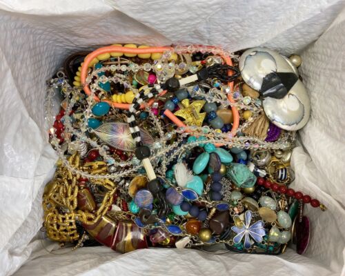 14+ Lb Lot Vintage-Now Costume Junk Jewelry Parts Scrap Beads Earrings Crafts - Picture 1 of 6
