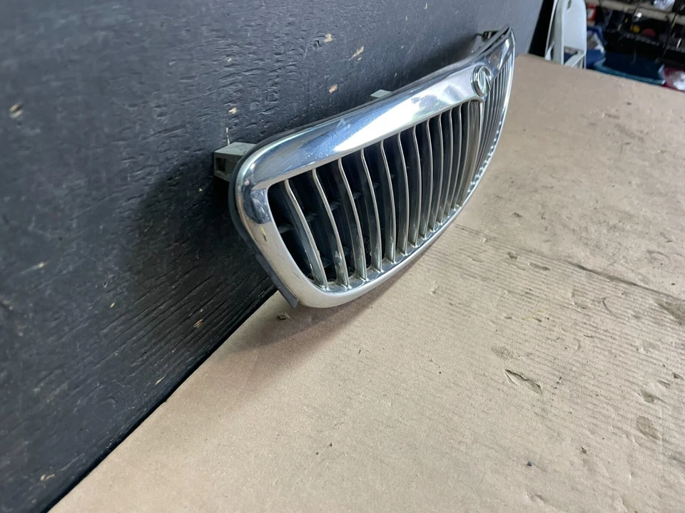 2000 to 2001 Infiniti i30 Front Upper Grill Grille OEM N5502 PS - Image 3 of 4