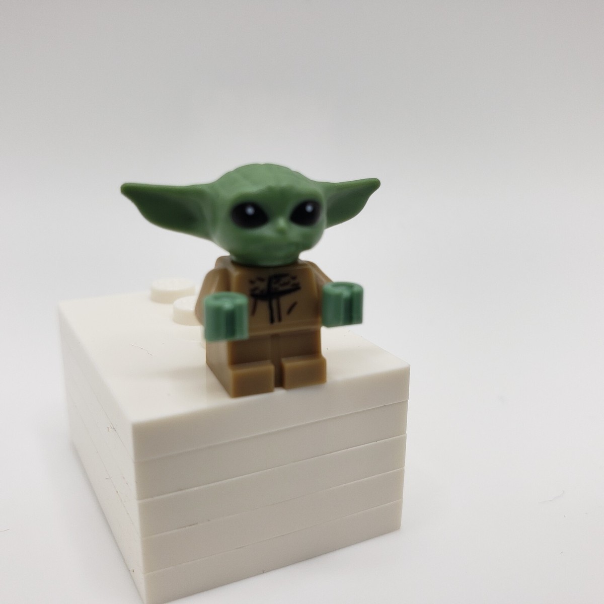 LEGO NEW Grogu The Child Baby Yoda Minifigure Star Wars