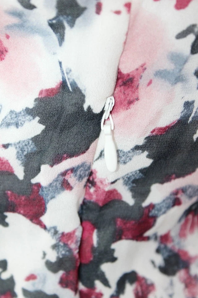 Vestido envolvente para mujer IKKS negro floral cuello en V manga corta talla S Foto 4 de 4