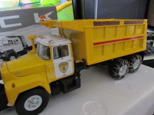 2000 First Gear 1/34 R-Model Mack Dump Truck With Plow White Plains 19-2608 NIB - Picture 15 of 19