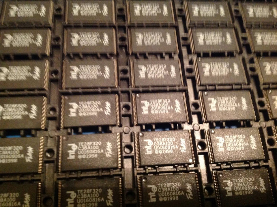 TE28F320C3BA100 INTEL NOR Flash 2M x 16, 48-Pin Plastic TSSOP, NOS (X1PC) U.S.A. - Image 4 of 4