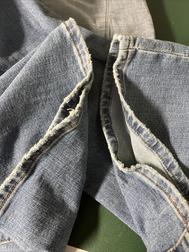 Levi's Ribcage Bell Flare Jeans Women's Sz 26 L29 Medium Wash Denim Distressed - Picture 7 of 15