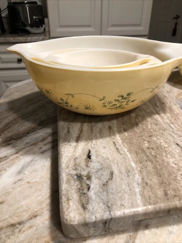 Pyrex Vintage Shenandoah 3 nesting Cinderella mixing bowls 441, 442, 444