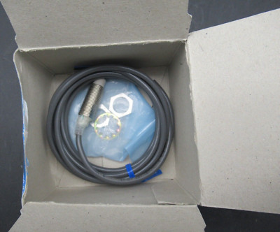 OMRON E2E-X5MF1 PROXIMITY SWITCH SENSOR 24V 5MM RANGE 21X48MM *New*