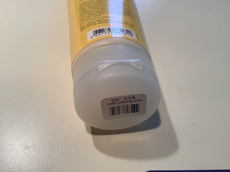 Creme hidratante triplo Bath & Body Works Signature Vanillas LEMON BAUNILLA 8 oz - Imagem 3 de 4