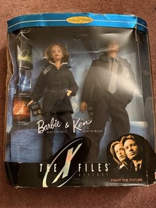 Xファイル　コラボバービー＆ケン Amazon.com: Barbie The X-Files Ken Giftset : Toys & Games
