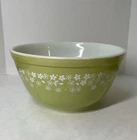 Vintage 1979 Pyrex 1.5 qt Spring Blossom Green Crazy Daisy 402 Mixing Bowl