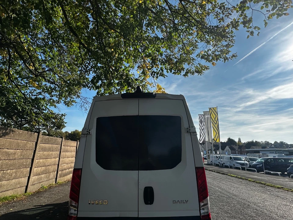 2015 Iveco Daily MWB Campervan High Roof 2.3 Diesel Manual - Image 4 of 4