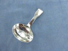 AN ANTIQUE  STERLING SILVER FIDDLE BACK TEA CADDY SPOON  LONDON 1829.