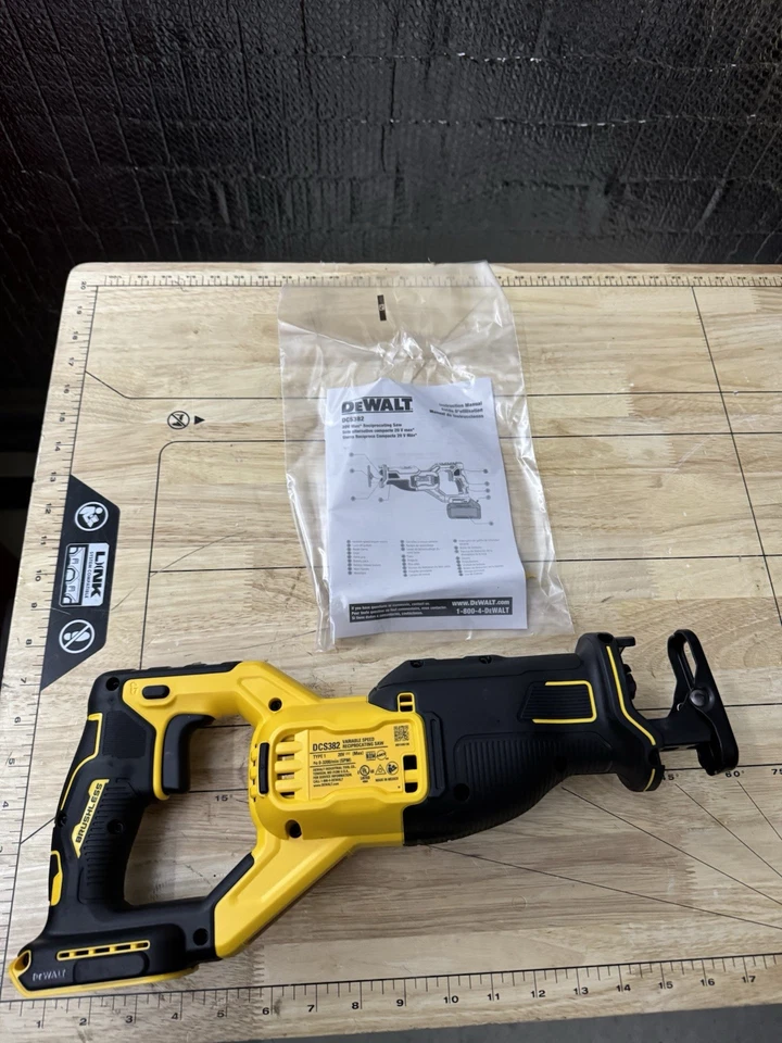 DeWalt 20V Brushless Cordless Reciprocating Saw (Tool Only) DCS382B - Image 3 of 4