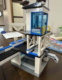 Lego 60141 City Police Station - Complete with minifigs & Instructions