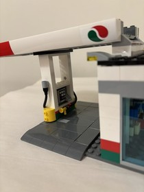 RETIRED LEGO City 60132 Service Station 2-in-1 Set 100% Complete Manual Box VGUC