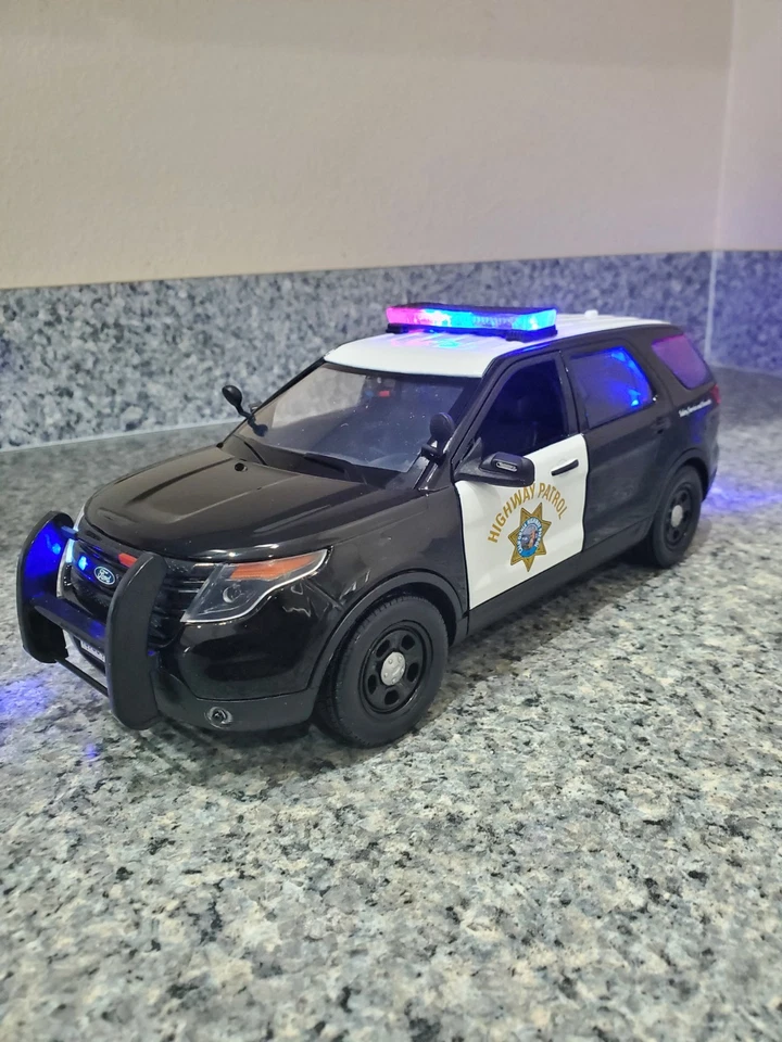 CHP -   Ford Explorer w/ All Flashing Lights - Image 2 of 4
