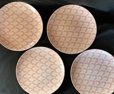Juego de 4 platos de cena de gres Mainstay con flores blancas rosa con estampado de rubor de perla