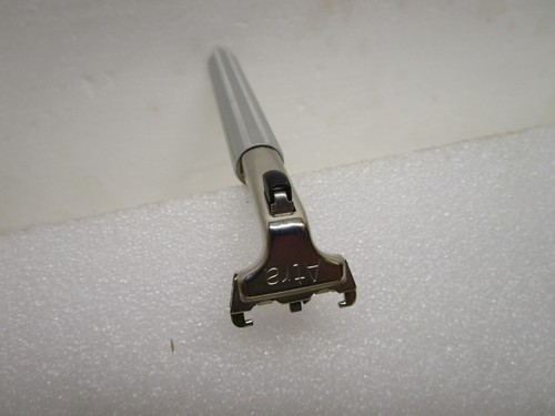 Vintage 1989 Gillette ATRA Metal Pivoting Head Safety Razor NOS "MINTY"