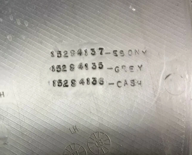 06-09 PANEL CONSOLA CENTRAL LADO IZQUIERDO PONTIAC TORRENT P/N 15294137 PIEZA OEM GM Foto 3 de 4