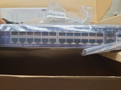 FSM726 NetGear ProSafe 24-portowy zarządzalny przełącznik 10/100Mbps stalówka zapieczętowana zawartość - Zdjęcie 6 z 8