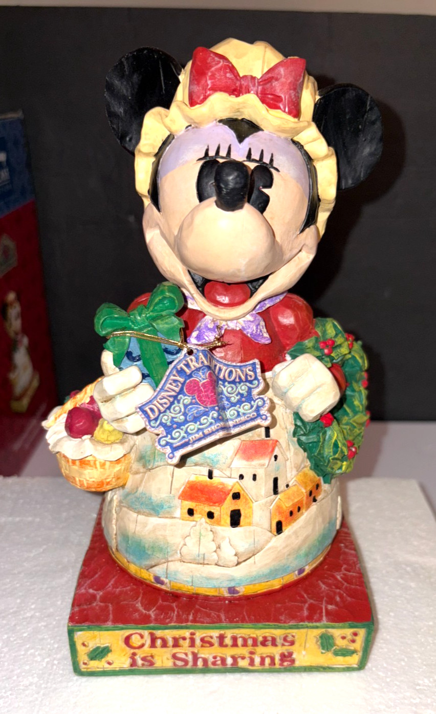 Walt Disney Showcase Collection "HEARTWARMING HOLIDAY " Minnie Mouse - W/Box 9"
