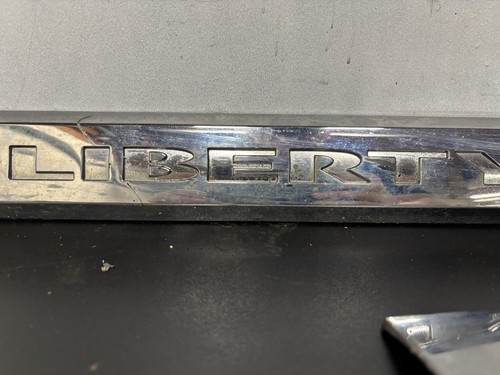 2005-2007 Jeep Liberty Driver Side Exterior Door Trim Molding Chrome OEM - Picture 6 of 15