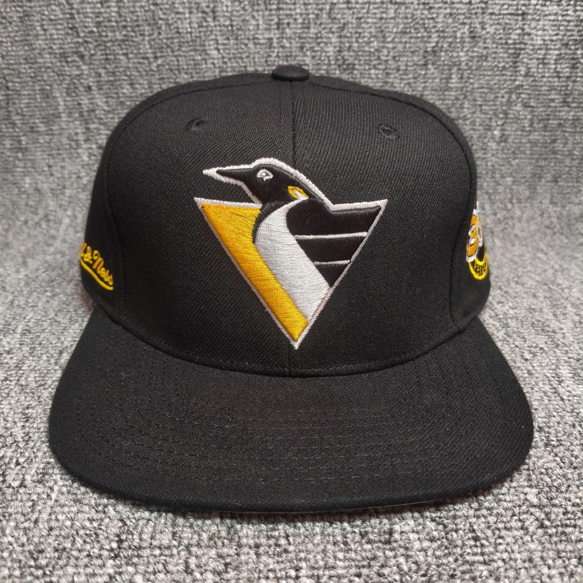 Mitchell & Ness Pittsburgh Penguins NHL Fitted Flat Brim Hat 30th Patch